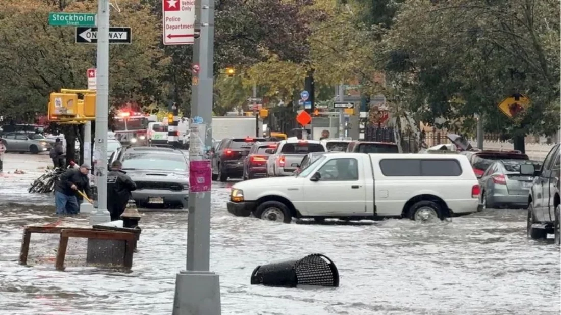 নিউ ইয়র্কে ভারী বৃষ্টিতে বন্যা, অন্তত দুইজনের মৃত্যু
